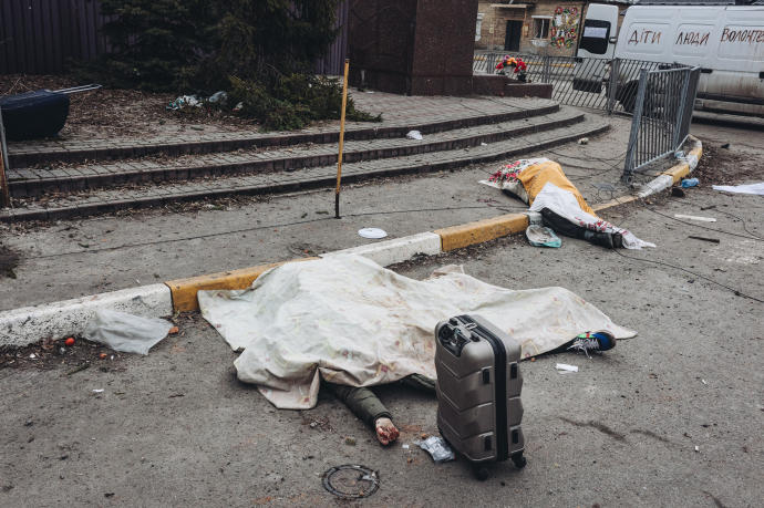 Cadáveres en la ciudad ucraniana de Irpin.
