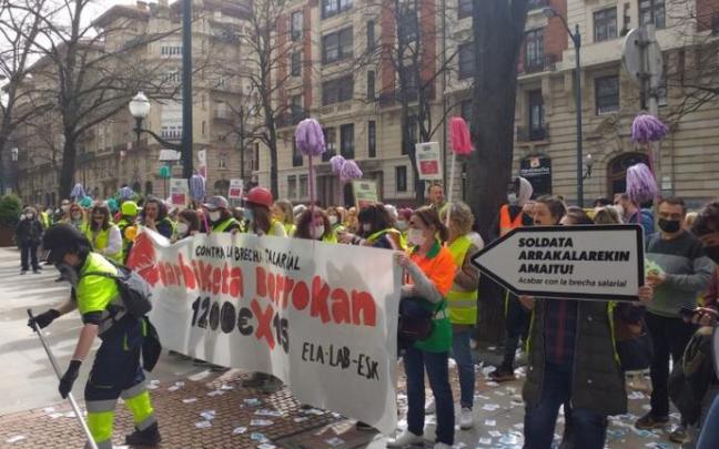 Las trabajadoras han realizado una marcha en Bilbao. Las trabajadoras han realizado una marcha en Bilbao.