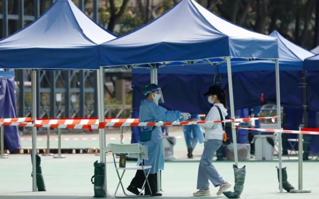 China ha vuelto a decretar confinamientos en algunos lugares para frenar el incremento de casos.