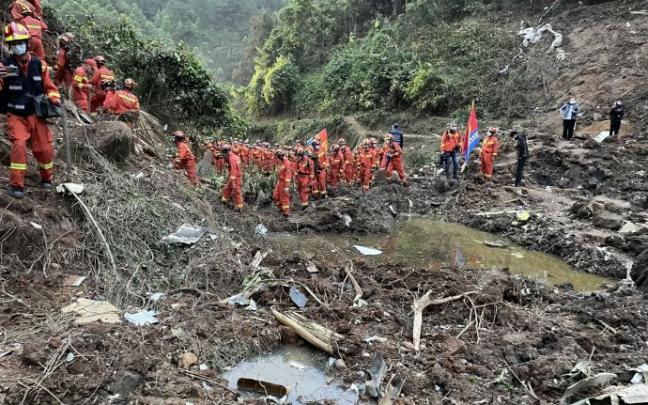 Trabajos de búsqueda y rescate tras el siniestro de un avión de la aerolínea China Eastern Airlines. Trabajos de búsqueda y rescate tras el siniestro de un avión de la aerolínea China Eastern Airlines.