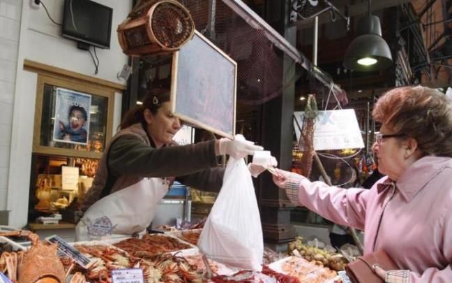 Las ventas del comercio minorista vasco cayeron un 1,2% interanual en abril. Las ventas del comercio minorista vasco cayeron un 1,2% interanual en abril.
