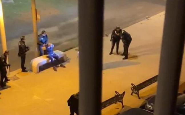 Imagen de la detención del hombre en Rincón de la Victoria.