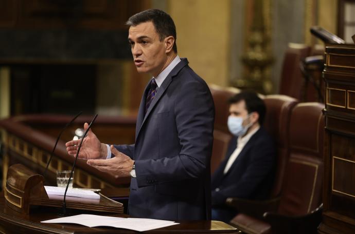 El presidente del Gobierno español, Pedro Sánchez, interviene en una sesión plenaria.