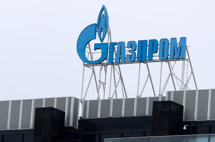 La empresa estatal rusa Gazprom interrumpe sus exportaciones de gas a Polonia.