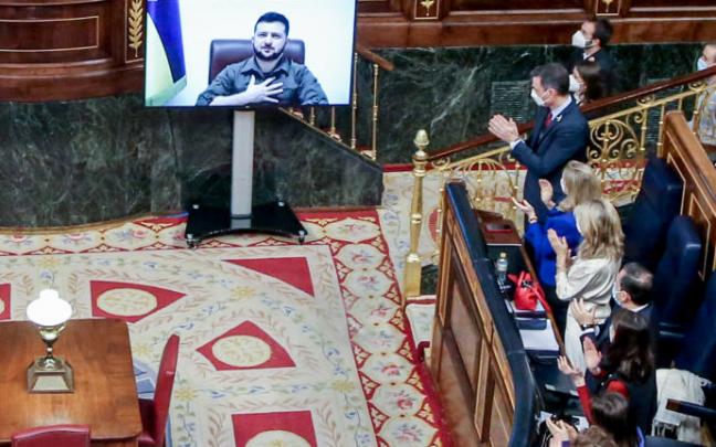 El Congreso escucha a Zelenski tras la masacre de Bucha.