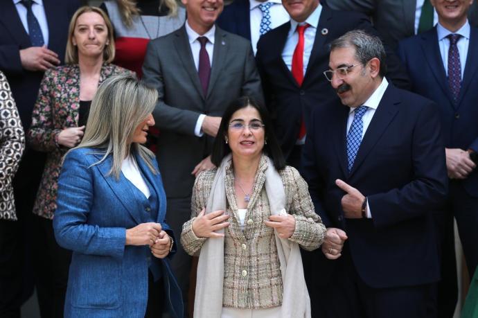 La ministra de Sanidad, Carolina Darias (c) en la foto de familia durante una reunión del Consejo Interterritorial de Salud.