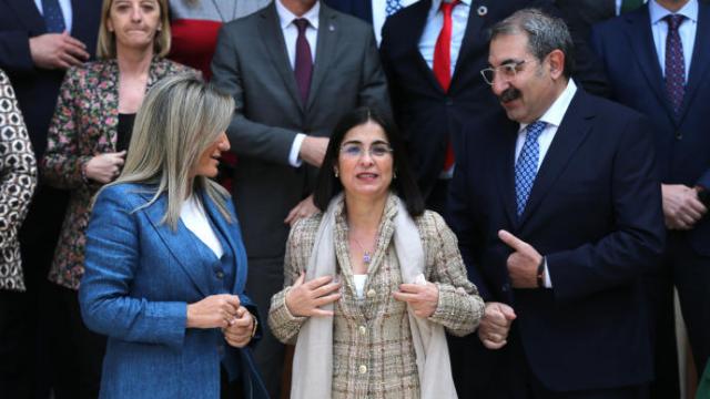 La ministra de Sanidad, Carolina Darias (c) en la foto de familia durante una reunión del Consejo Interterritorial de Salud.