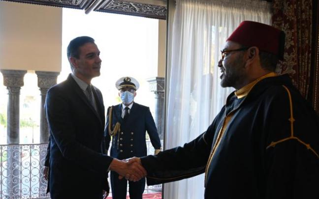 Pedro Sánchez, durante su reunión con el Rey Mohamed VI en Rabat.