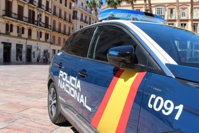 La víctima logró bajar de su vehículo y refugiarse en su domicilio.