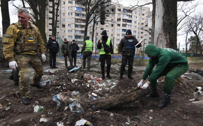 Los bombardeos indiscriminados, el uso de municiones prohibidas y las ejecuciones de civiles se hicieron patentes en Bucha.