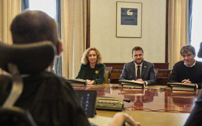 Aragonès se reúne en el Congreso con los partidos que denuncian el espionaje.