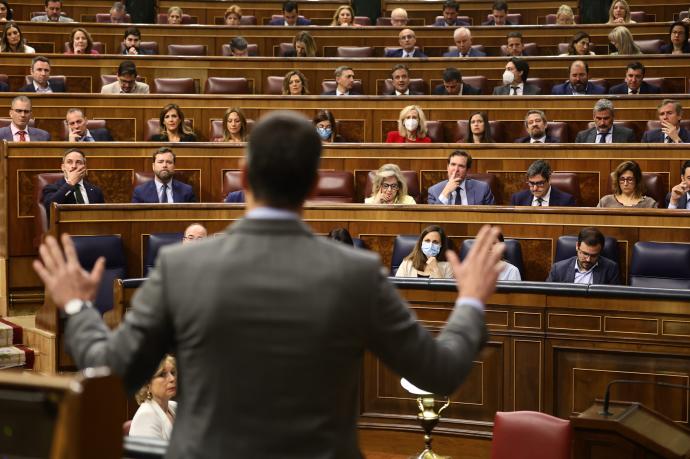 El presidente del Gobierno español, Pedro Sánchez, interviene en una sesión de control.