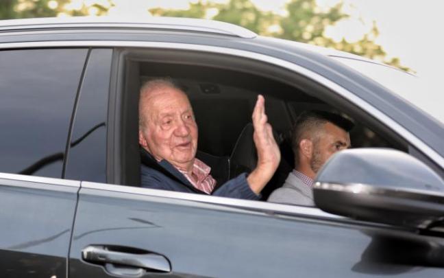 Juan Carlos I a su salida de Madrid antes de regresar a Abu Dabi. Juan Carlos I a su salida de Madrid antes de regresar a Abu Dabi.