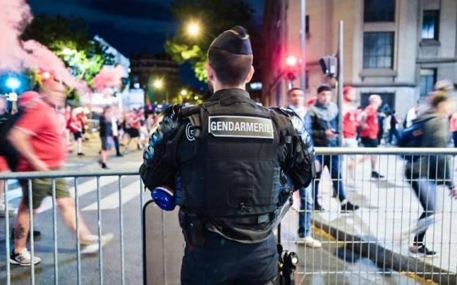 Agente de la Prefectura de Policía de París durante el partido de la final de la Champions. Agente de la Prefectura de Policía de París durante el partido de la final de la Champions.