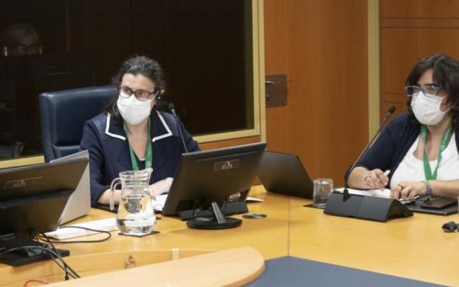 La directora de Osakidetza, Rosa Pérez, junto a la subdirectora de Atención Primaria en Osakidetza, Susana Martín. La directora de Osakidetza, Rosa Pérez, junto a la subdirectora de Atención Primaria en Osakidetza, Susana Martín.