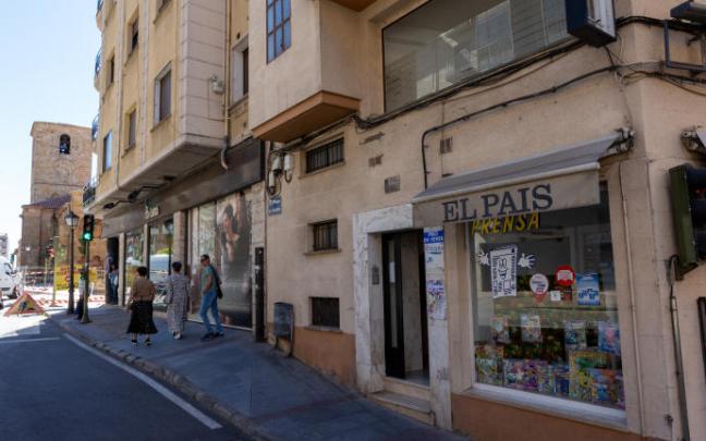 Portal número 4 de la Plaza del Rosario, donde ha sido asesinada una mujer de 35 años. Portal número 4 de la Plaza del Rosario, donde ha sido asesinada una mujer de 35 años.