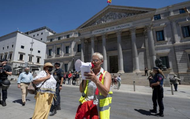 Los pensionistas han protestado contra la tramitación del Proyecto de Ley para el Fomento de los Planes de Pensiones de Empleo.