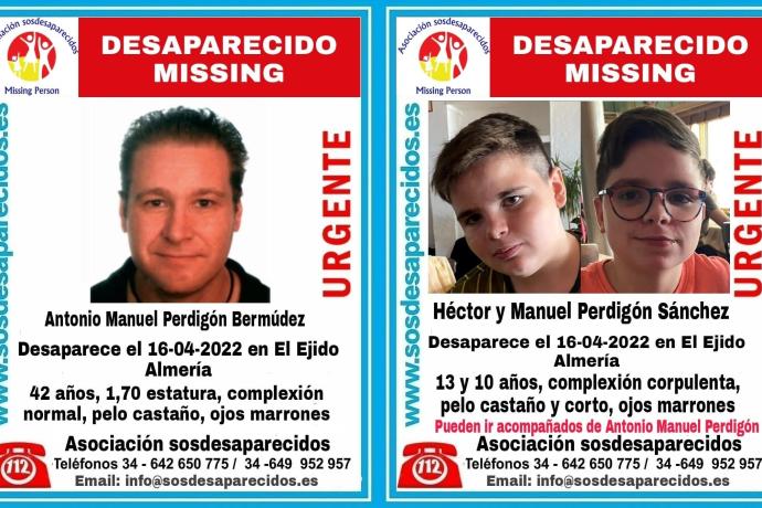 Carteles de los desaparecidos en El Ejido.