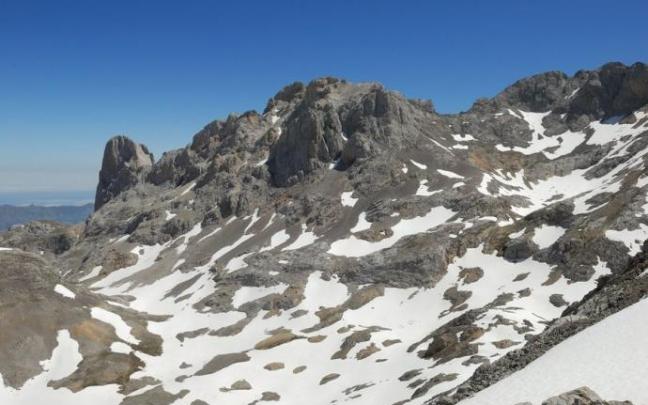 Zona de Horcados Rojos, en Picos de Europa. Zona de Horcados Rojos, en Picos de Europa.