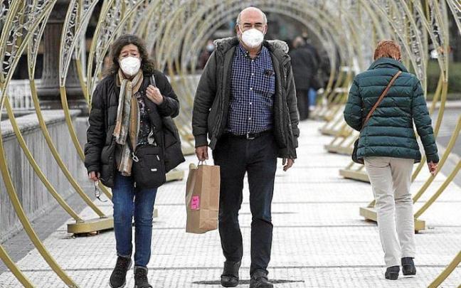 La mascarilla vuelve a verse en exteriores. Foto: Iker Azurmendi