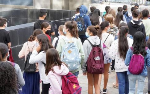 Más de 87.000 jóvenes estudian Educación Obligatoria en Euskadi, como estos alumnos del Instituto Miguel de Unamuno de Bilbao. Más de 87.000 jóvenes estudian Educación Obligatoria en Euskadi, como estos alumnos del Instituto Miguel de Unamuno de Bilbao.