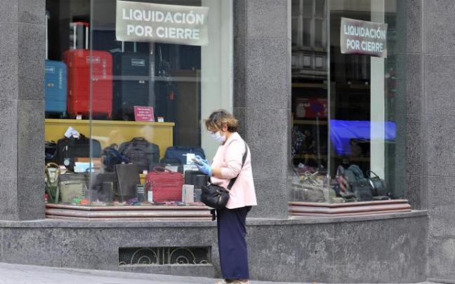 Imagen de una tienda en el centro de Bilbao que cerró el año pasado. Imagen de una tienda en el centro de Bilbao que cerró el año pasado.