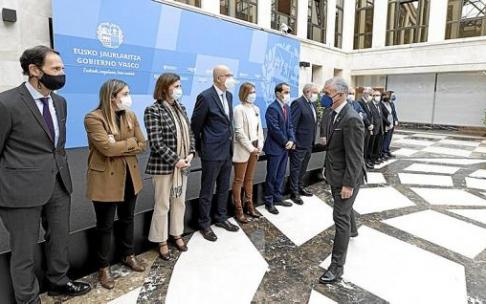El lehendakari, Iñigo Urkullu, durante la reunión mantenida ayer. Foto: N.G.