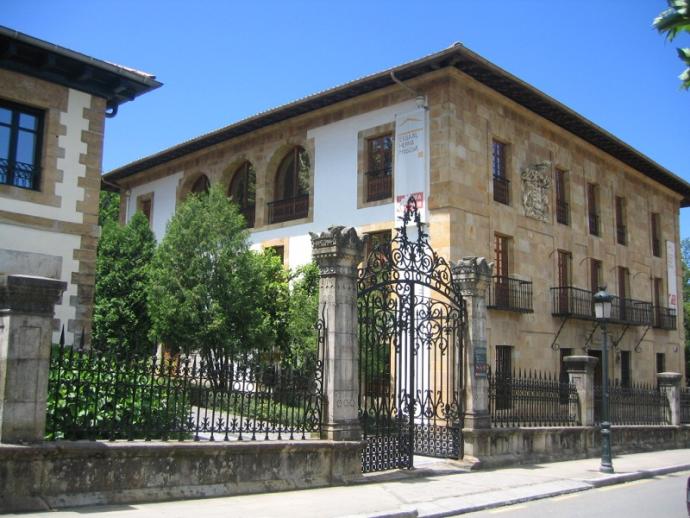 Edificio del Euskal Herria Museoa de Gernika, que acoge esta muestra dedicada a Markos Gineno y los palíndromos