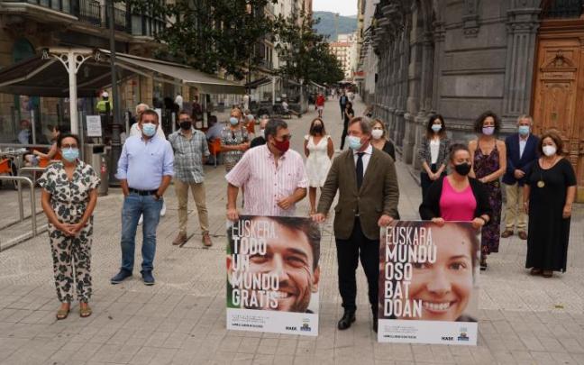 Bingen Zupiria durante la presentación de la campaña matriculación en euskaltegis Bingen Zupiria durante la presentación de la campaña matriculación en euskaltegis
