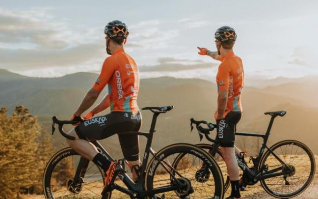 El Euskaltel-Euskadi presenta su nuevo naranja