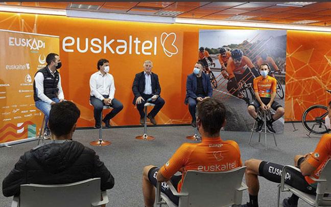 Presentación de los ciclistas del Euskaltel-Euskadi que participarán en la Itzulia. Presentación de los ciclistas del Euskaltel-Euskadi que participarán en la Itzulia.