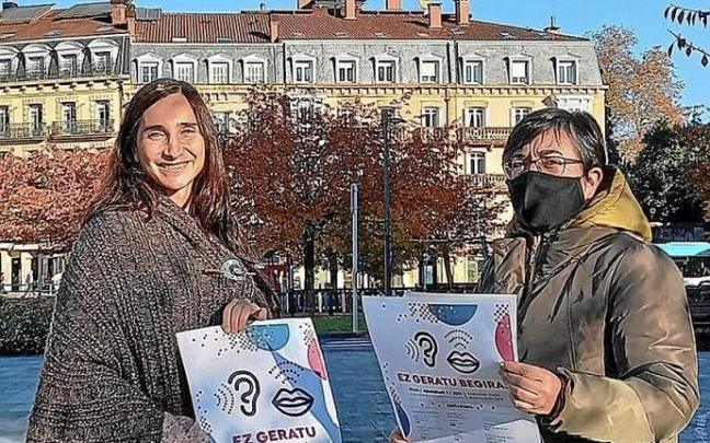 Miren Echeveste eta Arantza Zulet, Genaro Etxeandia plazan. Foto: N.G.