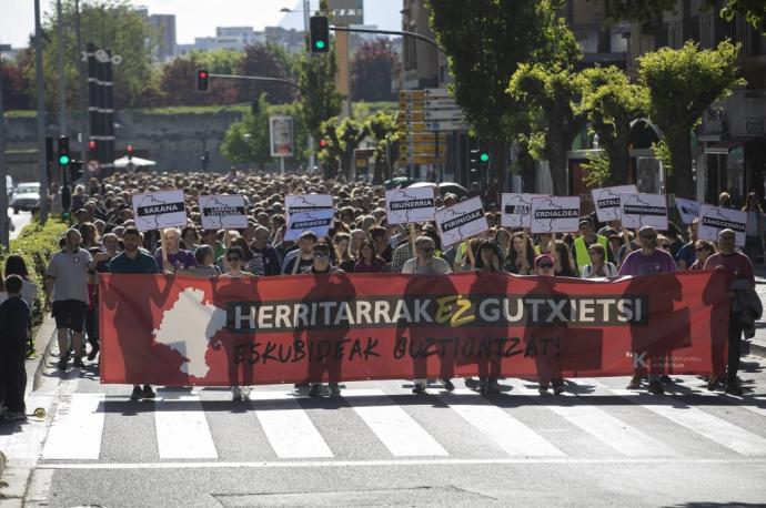 Manifestación convocada por Euskalgintzaren Kontseilua por el euskera.