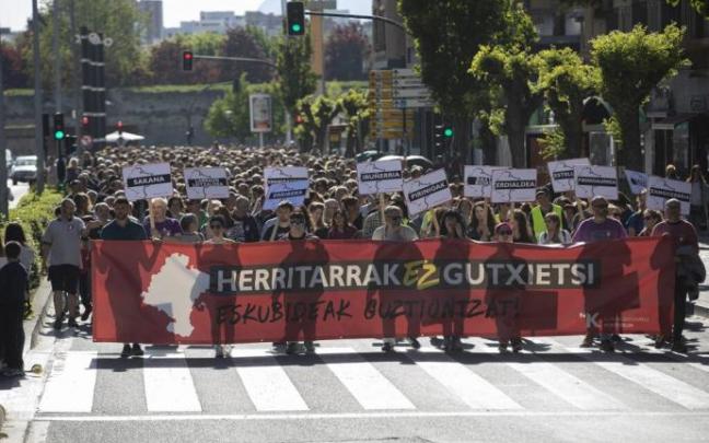 Manifestación convocada por Euskalgintzaren Kontseilua por el euskera. Manifestación convocada por Euskalgintzaren Kontseilua por el euskera.