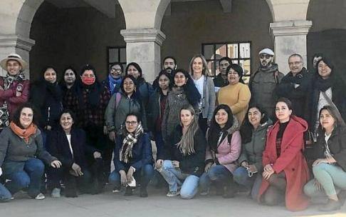 La alcaldesa Leire Artola junto a miembros de Garabide.