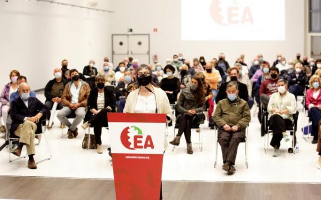 Representantes del sector crítico de Eusko Alkartasuna, en un acto de este año. Representantes del sector crítico de Eusko Alkartasuna, en un acto de este año.