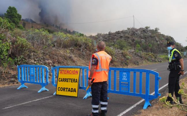 La evacuación de las zonas de riesgo de La Palma se lleva efectuando desde primer ahora de la tarde. La evacuación de las zonas de riesgo de La Palma se lleva efectuando desde primer ahora de la tarde.
