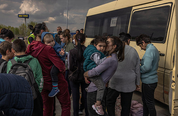 Varios refugiados a su llegada a Zaporizhzhia.