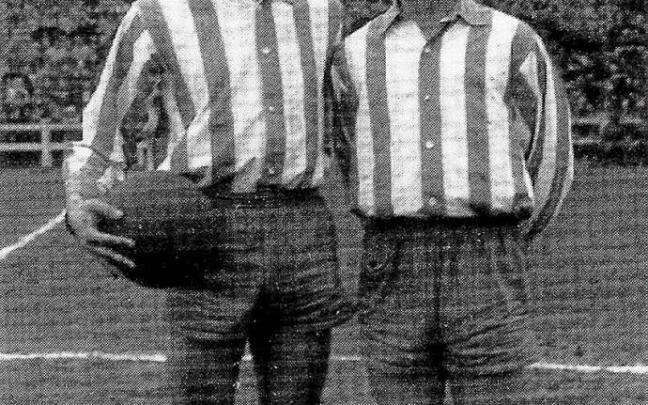 Félix ‘Tini’ Echevarría (izda.) y Miguel Ibarra (dcha.), coincidieron en el Deportivo Alavés las temporadas 1957-58 y 58-59 Foto: Archivo de la familia Echevarría Félix ‘Tini’ Echevarría (izda.) y Miguel Ibarra (dcha.), coincidieron en el Deportivo Alavés las temporadas 1957-58 y 58-59 Foto: Archivo de la familia Echevarría