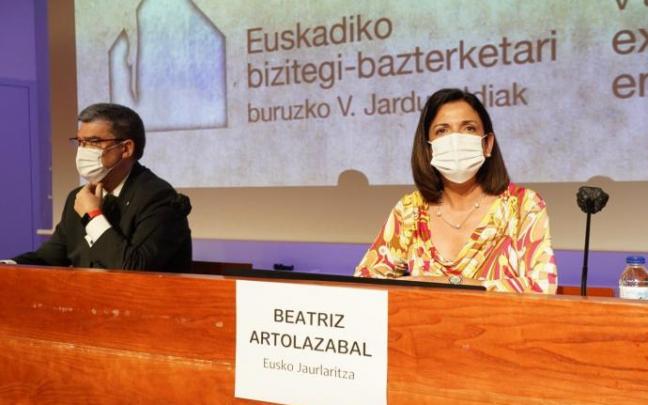 La consejera Beatriz Artolazabal y el alcalde de Bilbao, Juan Mari Aburto. La consejera Beatriz Artolazabal y el alcalde de Bilbao, Juan Mari Aburto.