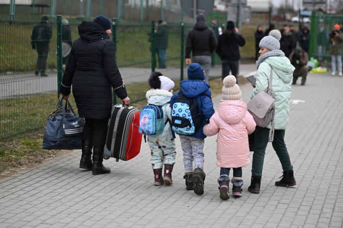 Refugiados ucranianos llegan a Polonia.