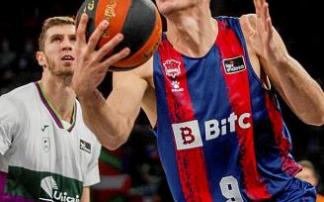 Vanja Marinkovic se dispone a realizar una bandeja en el encuentro ante Unicaja de Málaga. Foto: Jorge Muñoz