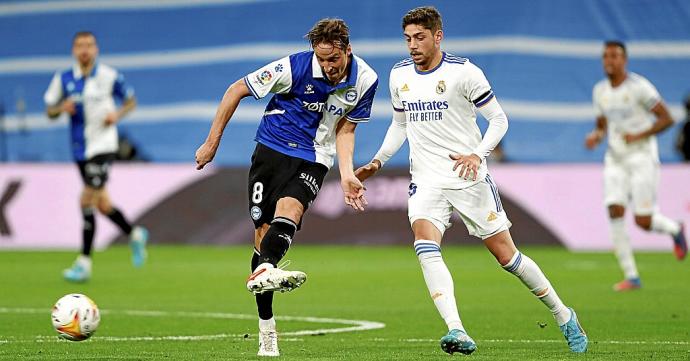 Tomás Pina, durante el último choque entre el Madrid y el Alavés en el Bernabéu. Foto: Efe