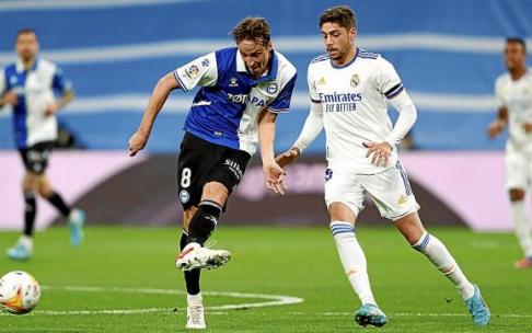 Tomás Pina, durante el último choque entre el Madrid y el Alavés en el Bernabéu. Foto: Efe