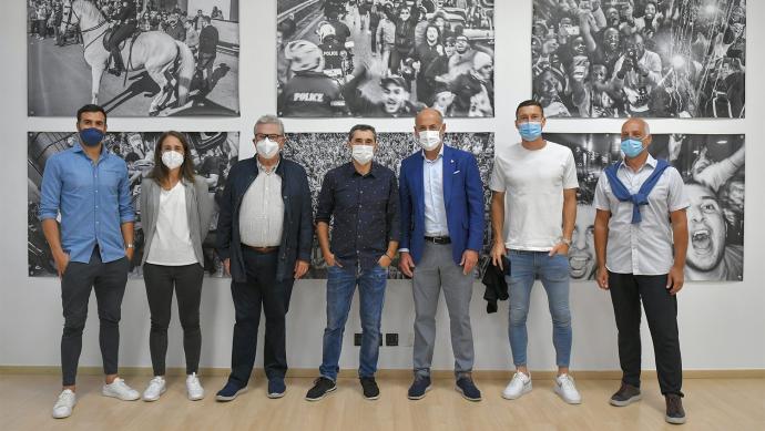 Acto de inauguración de la exposición de fotografías de Ernesto Valverde titulada "Beste aldea.