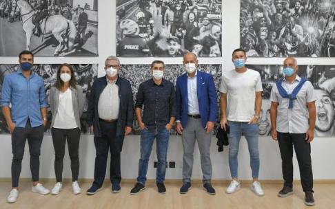 Acto de inauguración de la exposición de fotografías de Ernesto Valverde titulada "Beste aldea. Acto de inauguración de la exposición de fotografías de Ernesto Valverde titulada "Beste aldea.