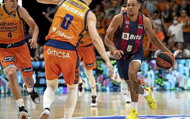 Baldwin encara a Dimitrijevic durante el primer partido de la eliminatoria. Foto: Área 11