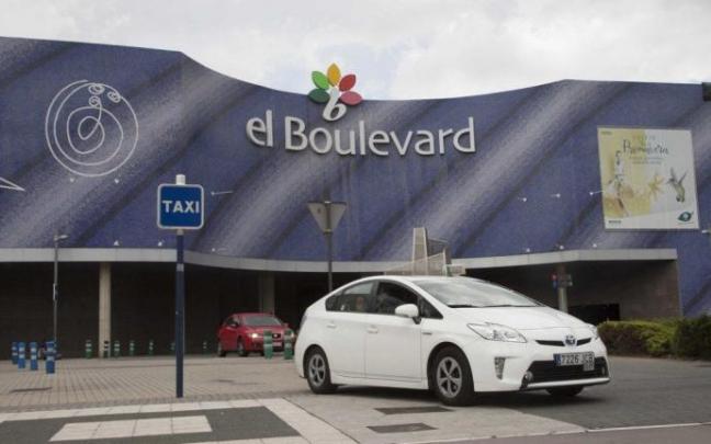 Exterior del centro comercial El Boulevard. Exterior del centro comercial El Boulevard.