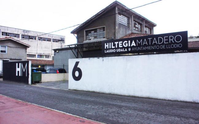 Exterior del matadero municipal de Llodio.