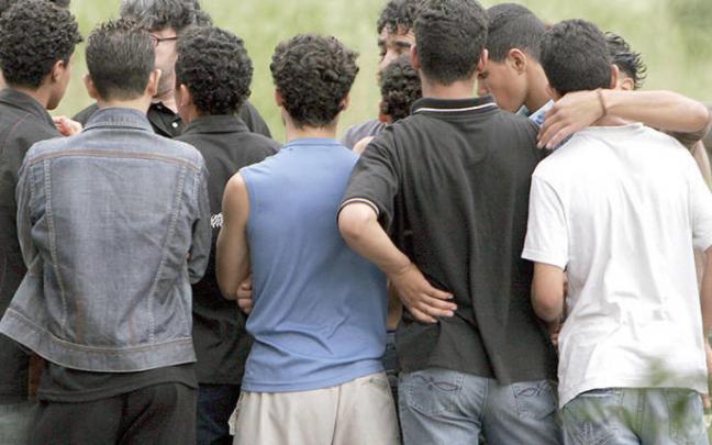 Un grupo de menores acogidos en un centro de menores en Euskadi.